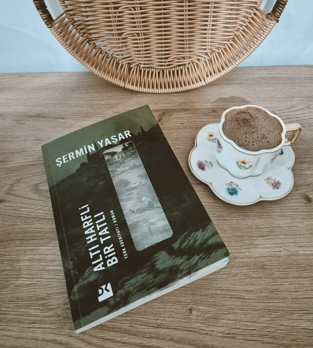 Altı Harfli Bir Tatlı - Şermin Yaşar