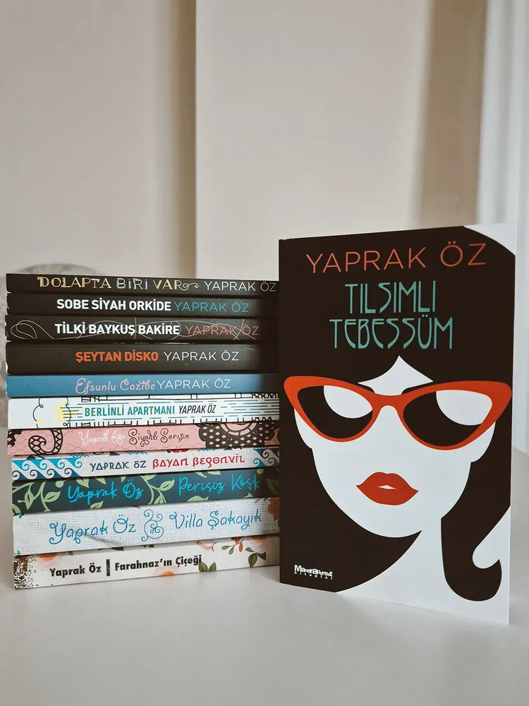 Tılsımlı Tebessüm - Yaprak Öz