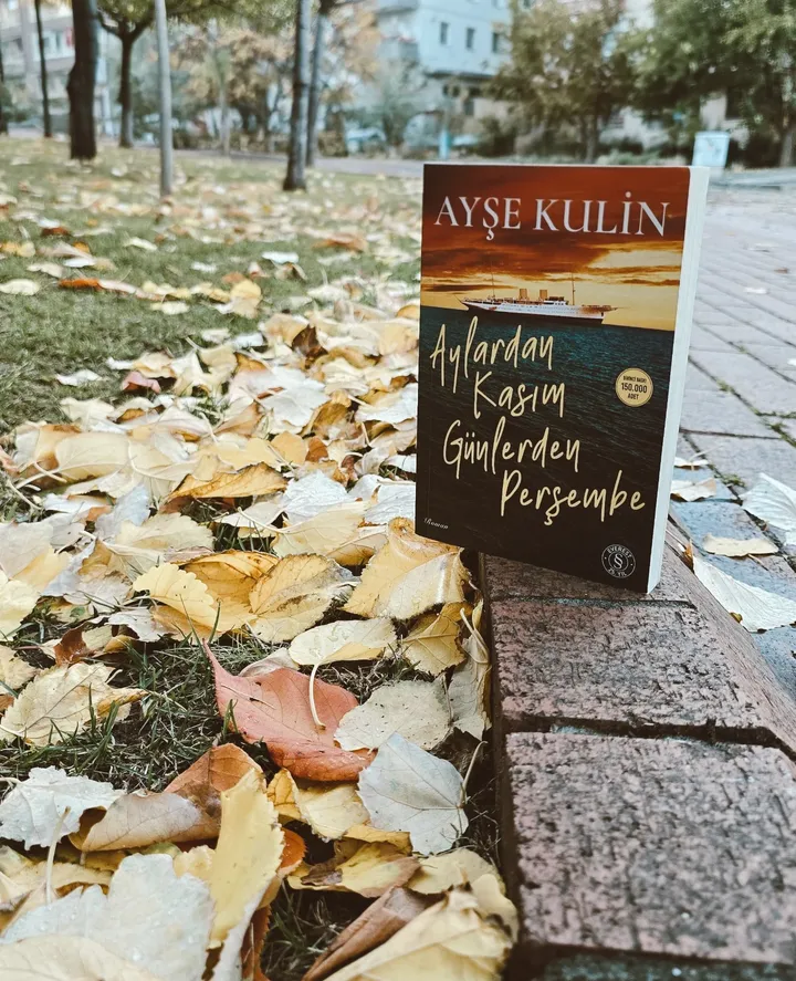 Aylardan Kasım Günlerden Perşembe - Ayşe Kulin